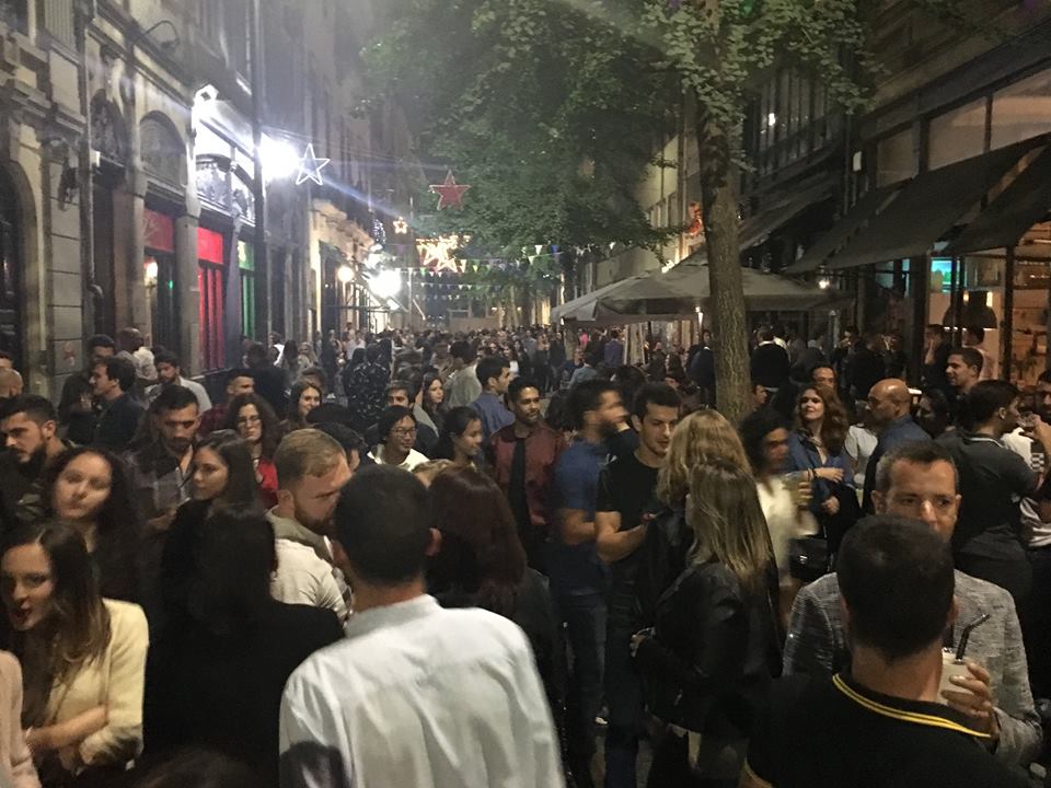 The crowds of people partying at Rua Galeria de Paris and Rua Cândido dos Reis in Porto.